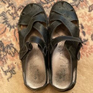 SREERWISE women shoes - size 41 (10.5 US)